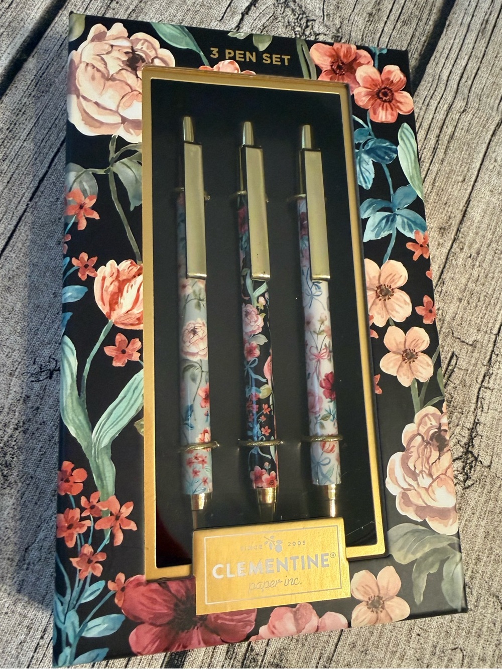 NWT! Elegant set of 3 pens in beautiful floral design